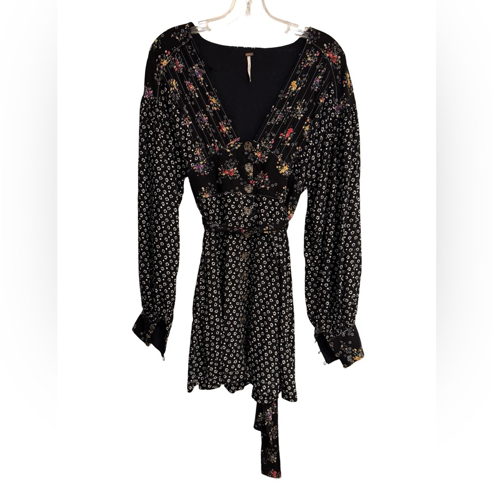 Free People Floral Black Long Sleeve Dress size Small Top is lined button front